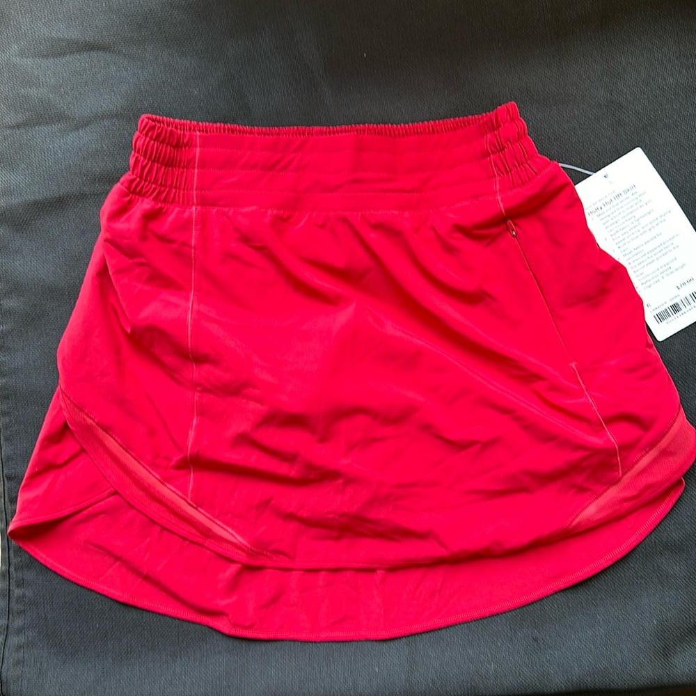 Lululemon Hotty Hot HR Skirt NWT, size 6